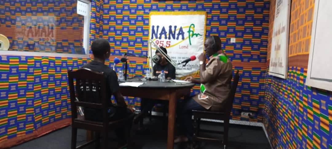 Le cap a été mis ce soir sur la radio nana FM pour encore parlé de la campagne merci mon héros. Une émission en éwé afin d'amener toutes les couches sociales à comprendre et à adhérer à notre combat. Soyons tous des héros
#mercimonhéros
#BrisezLesTabous