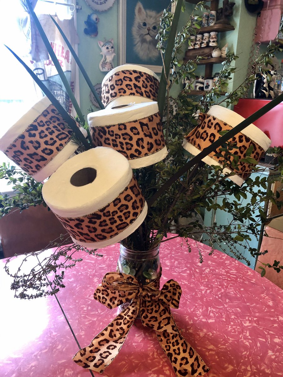 antisocial95's tweet photo. It’s my neighbors bday and since I can’t go shopping I made her a gift. 🧻 https://t.co/yeRDh1Uz6P