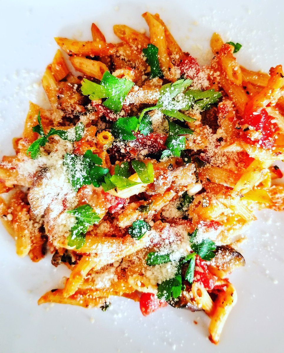 donnasfood's tweet image. Baked Penne with Eggplant
#Vegetarian friendly even for those who think they don&apos;t like #eggplant! #helpfulhint for cooking #pasta included.
hotandcoldrunningmom.blogspot.com/2020/03/baked-…
#RecipeOfTheDay #foodie #homecook #healthyeating #comfortfood #pastabake #meatfree #yum