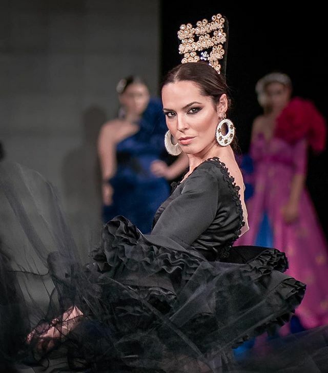 catalpereira's tweet image. Un dia menos... ❤️
.
.
. DESTINO
.
. #emmaprieto #cpparaemmaprieto #tauromaquia #sevilla #simof2020 #SIMOF #modaflamenca #trajeflamenca #flamencas #complementosflamenca #pendientesflamenca #cpcatarinapereira #apoyalamldaflamenca ift.tt/2U2YnF3