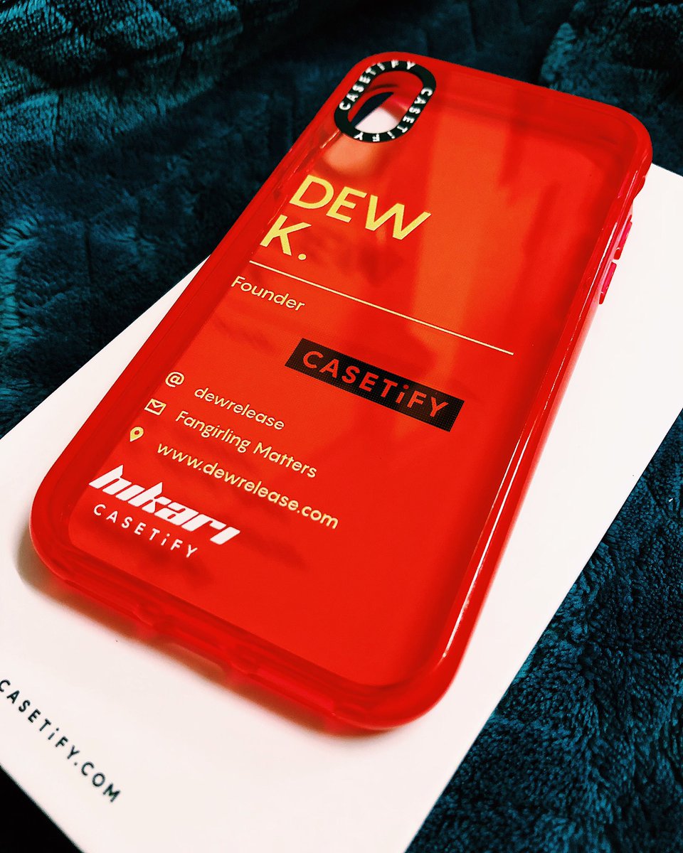 DewRelease's tweet photo. มาแล้ววววว #Casetify ชิ้นแรก หลังเล็งคอลเลคชั่น The I.D. ของ #HikarixCasetify มาพักใหญ่ ชอบใจดีไซน์ที่ใช้เคสแทน name card #dewrelease ไปเลยเวลาเจอกัน ของจริงกริ๊บมาก เตรียมไว้รอ launch https://t.co/i84gpeiACo ต่อไป https://t.co/QL98HDWr8C