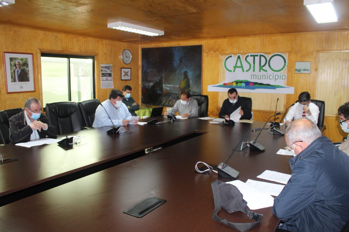 <a href="/CastroMunicipio/">CastroMunicipio</a>  en emergencia comunal por alerta sanitaria para evitar el contagio del corona virus. Deberán cerrar el mall de la comuna y se restringe el funcionamiento de locales de alcoholes, comerciales e industriales.
castromunicipio.cl/?p=8960