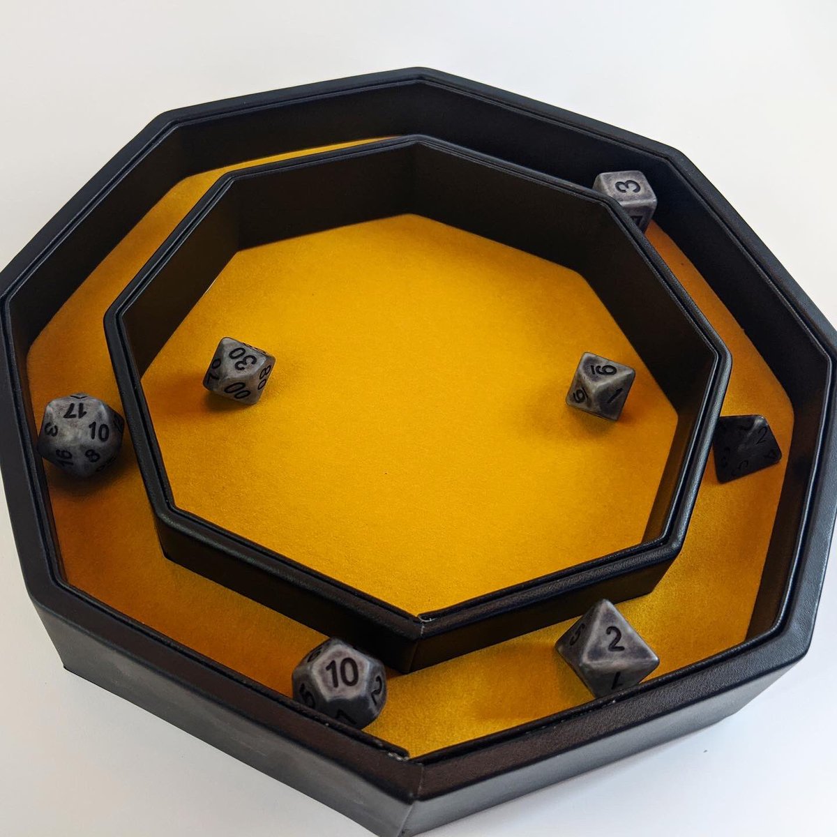 DoOrDicePodcast's tweet photo. Giveaway Item Feature!!! @EasyRollerDice cominβ in hot with their dice trays! This one could go to either the 1st or 2nd prize winners. ππΌ
#Giveaway #freestuff #season3 #dnd #dnd5e #homebrew #dndpodcast #easyrollerdice #dice #dicetray #dnddice https://t.co/yH5nlW4qJ0