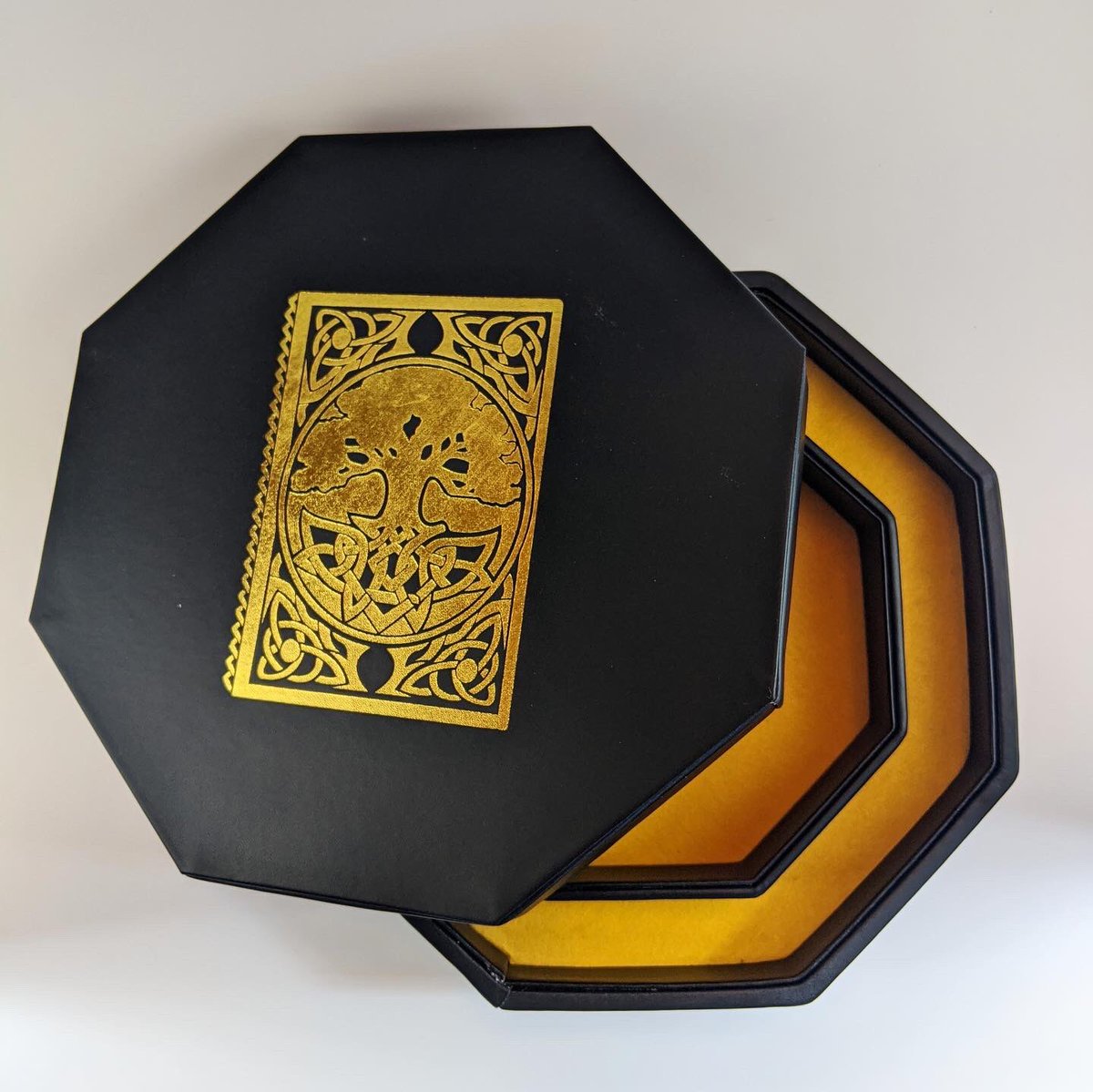 DoOrDicePodcast's tweet photo. Giveaway Item Feature!!! @EasyRollerDice cominβ in hot with their dice trays! This one could go to either the 1st or 2nd prize winners. ππΌ
#Giveaway #freestuff #season3 #dnd #dnd5e #homebrew #dndpodcast #easyrollerdice #dice #dicetray #dnddice https://t.co/yH5nlW4qJ0