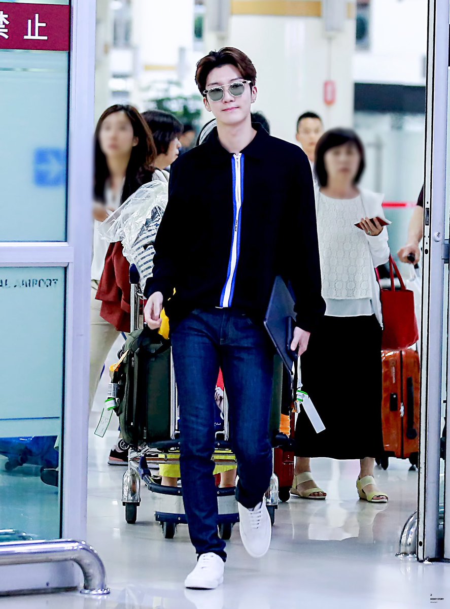 softboimino's tweet photo. ok listen UP u dont need me to say this but u are the king of fashion the whole world is ur goddamn runway u make bitches swerve lanes the second that car door opens thank you for taking the time to let us see ur face and teaching us fashion terrorists a thing or two‼️‼️‼️😤💙 https://t.co/zOf74IRxTj