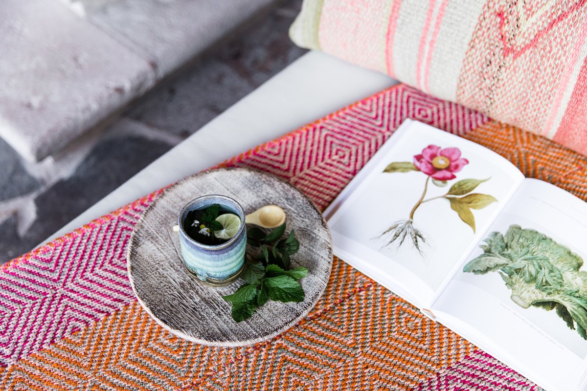 InkaterraHotels's tweet photo. At Inkaterra Hacienda Urubamba we take pride in our Earth Table concept, encouraging guests to pick their own produce. Medicinal herbs and flowers play an integral role in this, these are not only used in cooking but also as herbal tea infusions.
#Inkaterra #TeaRoute #Organic https://t.co/mjUYq8eBDn