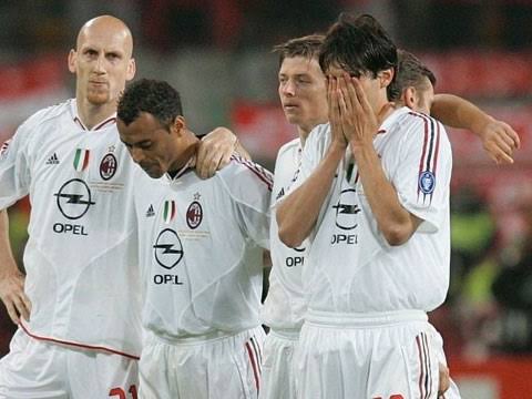 ACMilan_Brasil's tweet photo. "Depois de Istambul, há sempre uma Atenas" é uma das frases célebres da nossa história recente. Depois da traumática final da Champions contra o Liverpool em 2005 (em Istambul), o clube conseguiu a sua 'vingança' em um outro palco: Atenas, na Grécia, em 2007. https://t.co/Mv4KvKadbA