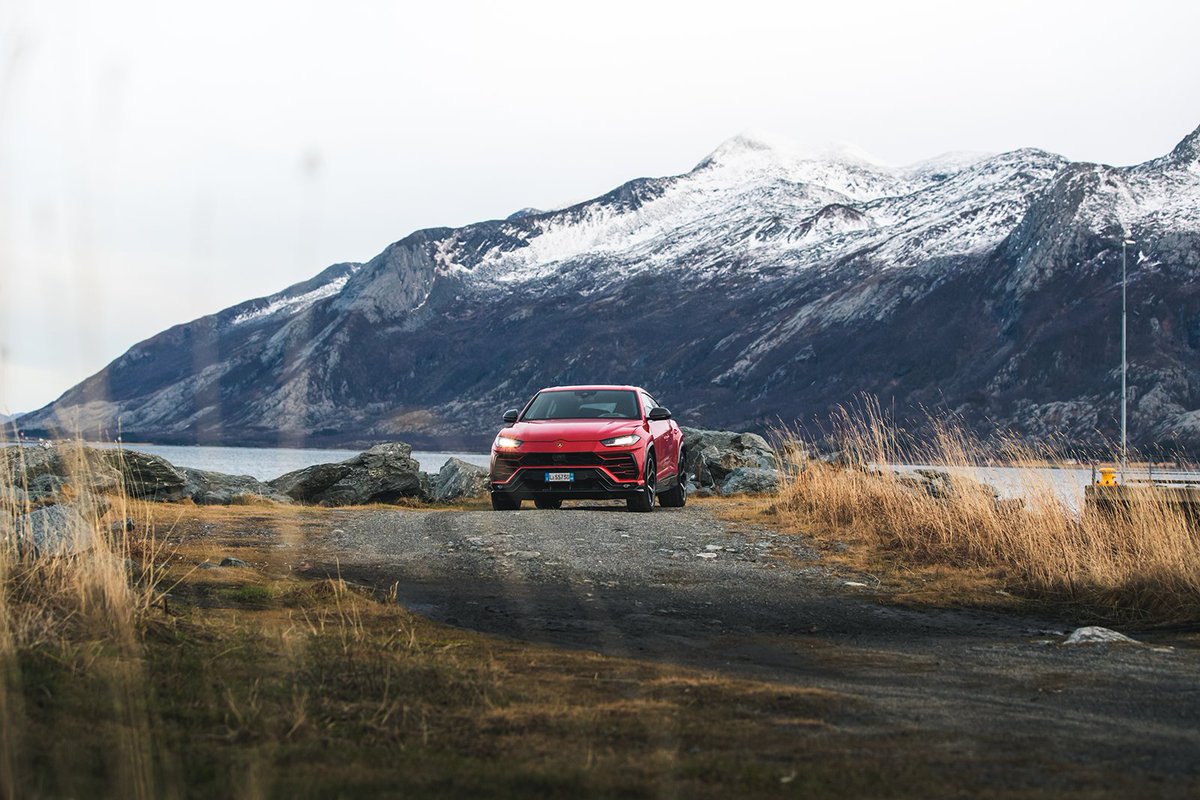 CanonFrance's tweet photo. Benjamin Ortega s'est rendu en Norvège pour découvrir la nouvelle #LamborghiniUrus. Une première #rencontre à revivre à travers le viseur de l'#EOS1DXMarkII. https://t.co/fVe5qw5xjv