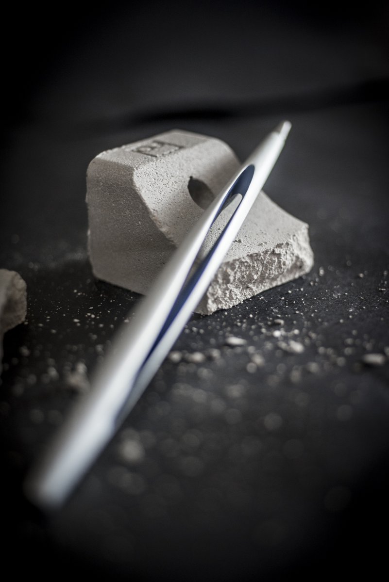 Hard-hitting, lightweight, slimline and eye-catching. The Pininfarina Aero pen is guaranteed to fly off the shelves! #Stationery #WednesdayWisdom #CloseUp bit.ly/3a0dsN3