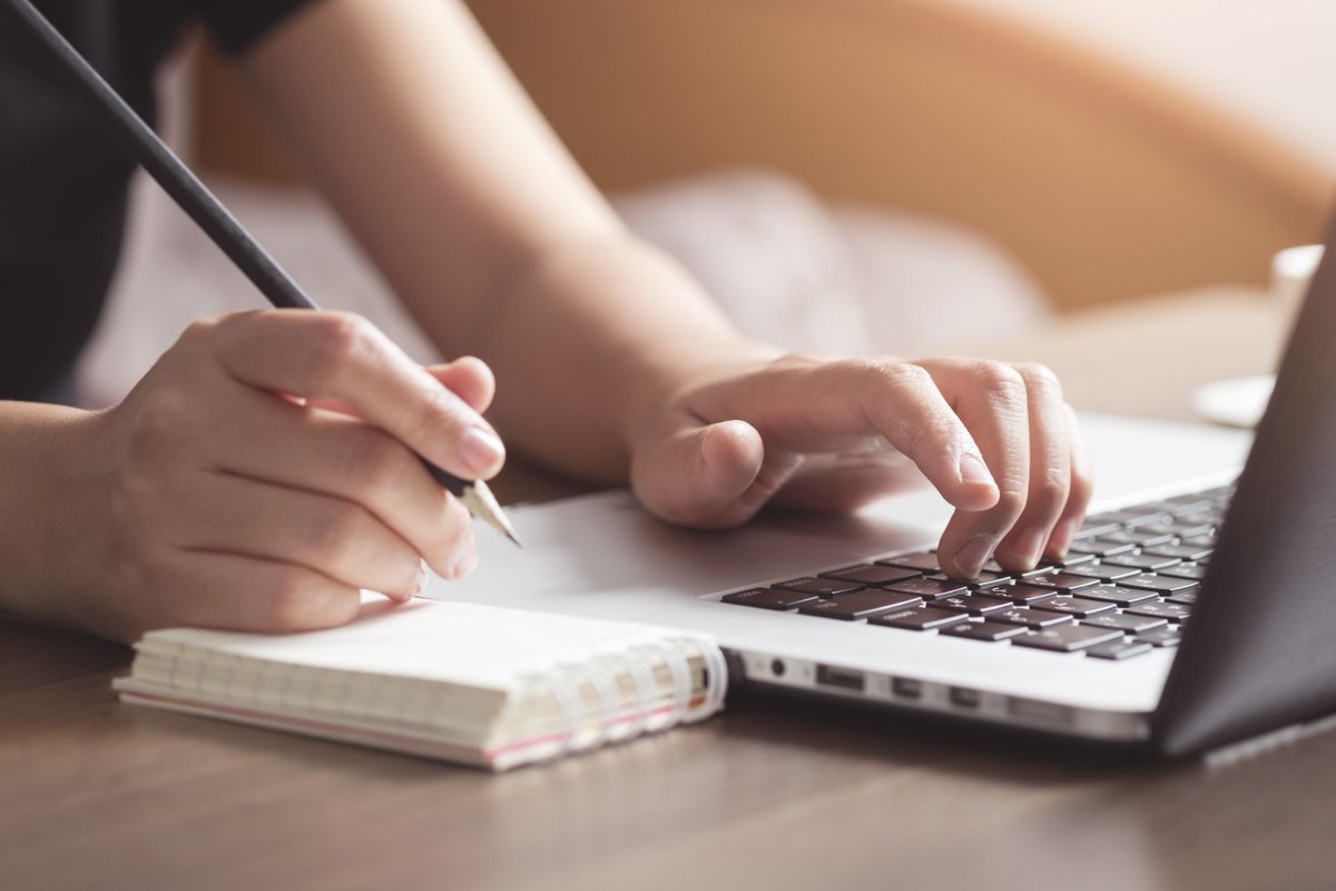Blackboard's tweet photo. We’ve partnered with @NSPRA on this helpful guide and free webinar on #K12 #COVID19 crisis communications. Get the guide here: https://t.co/R5vCKQpTtb #InThisTogether #AcademicChatter #BbTeachingTips @BlackboardK12 https://t.co/3aIP9olq9m