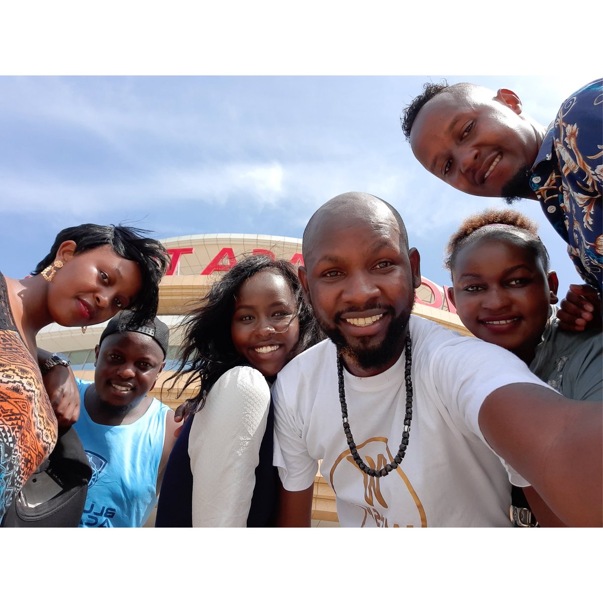 EmosNjoroge's tweet photo. Wanakula fare cause pia wewe ulikuwa unataka kuwakulaππ.
#favouritehost #deepstuff #friends
@NesmaHomes
@MoseaxKenya @sav_tanu
Thank you @nesmahomes
For hosting usπ€. . https://t.co/GzasvOGc5X