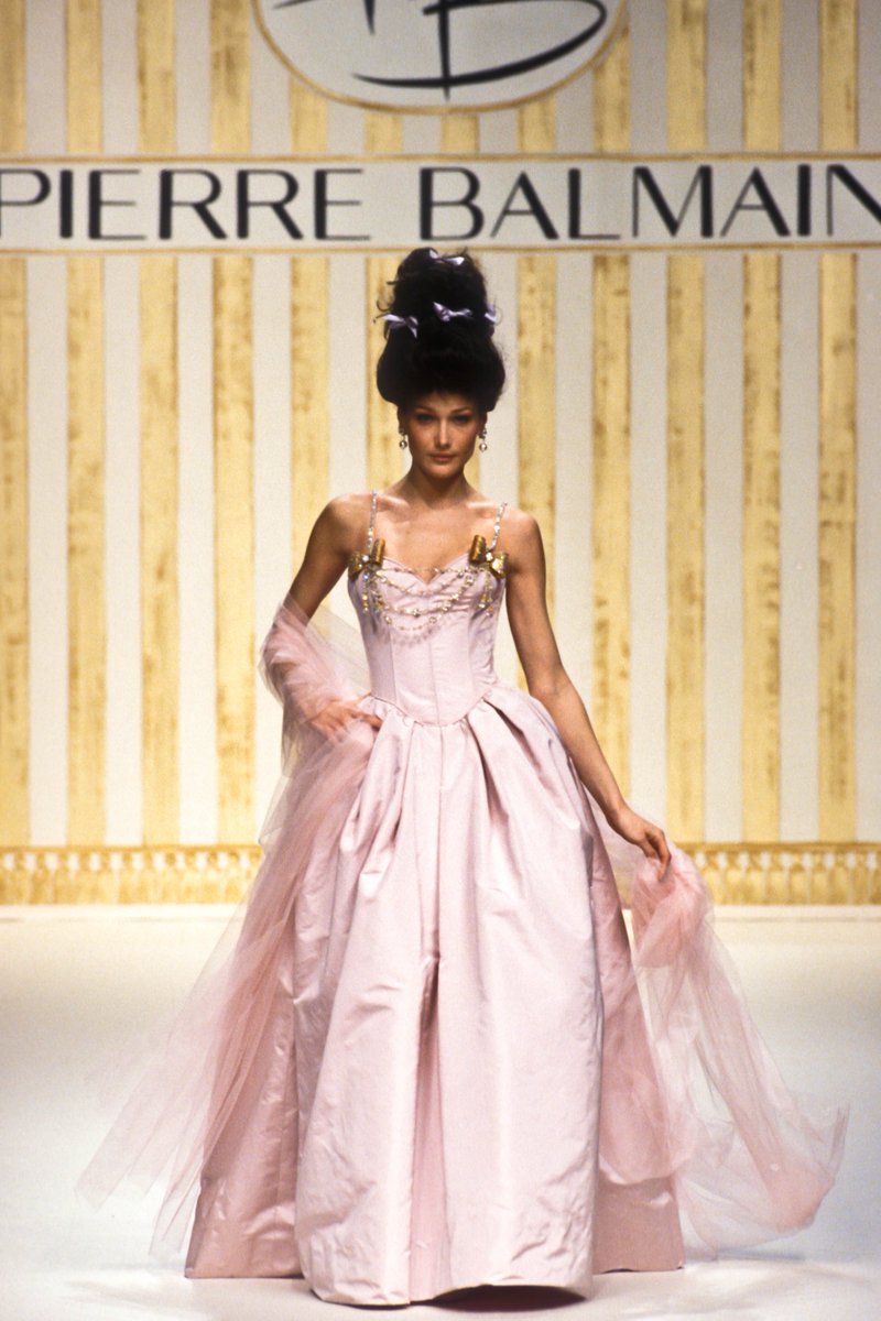 ً on Twitter: "pierre balmain haute couture by oscar de la s/s 1994 https://t.co/4itCWFtXRe" / Twitter