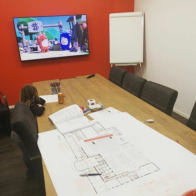 Ondanks het COVID-19 virus werken we toch zoveel mogelijk door. Vandaag begonnen met verschillende bouwplan toetsingen.
Het is een beetje behelpen als de kinderen mee zijn, maar daar zal iedereen op dit moment wel mee te maken hebben.
#schouderseronder #… ift.tt/2x2Szm2