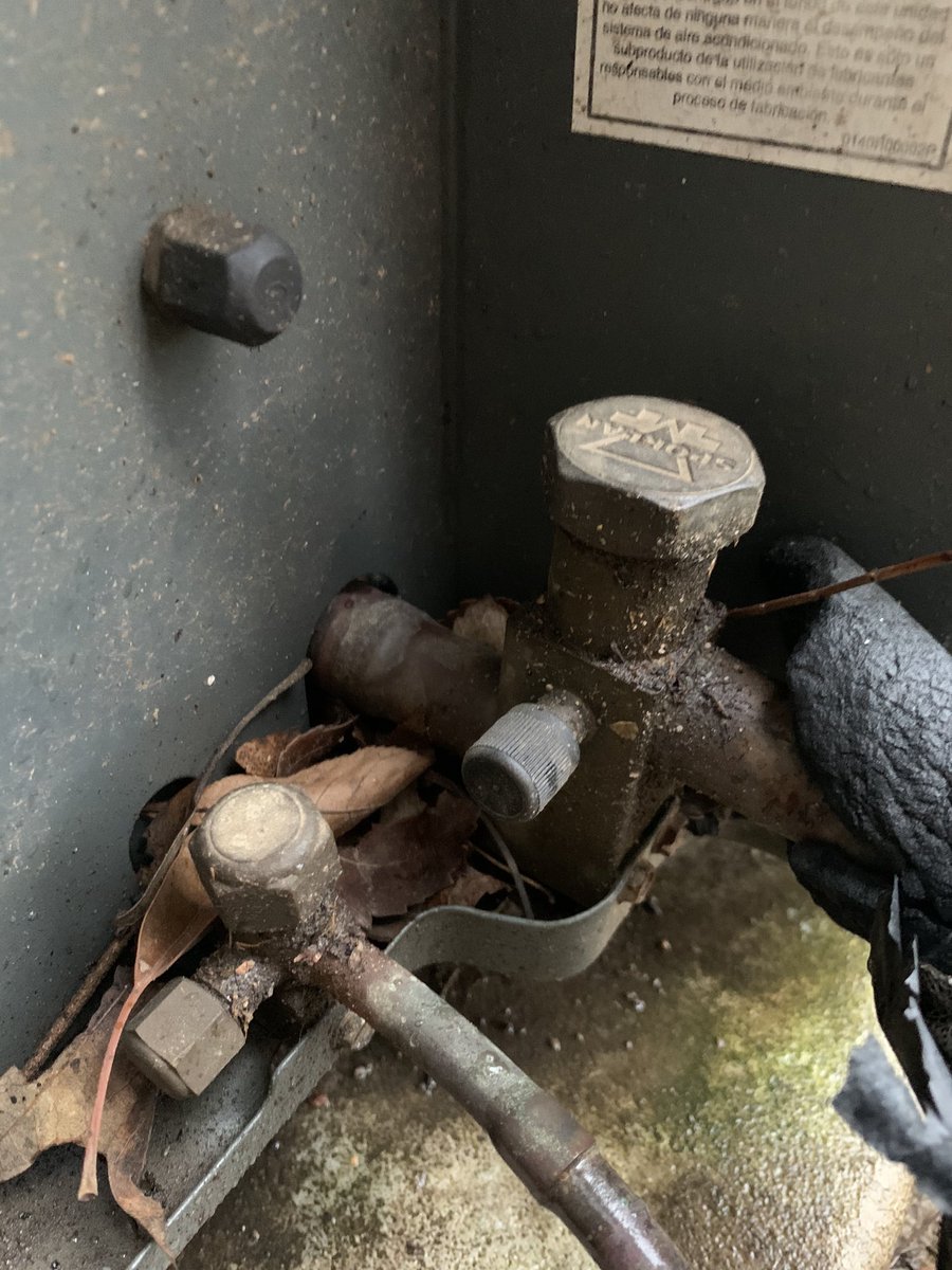 HK_Pro's tweet photo. @FirstAmWarranty Any chance that you guys could step in and give me a hand again. Opened a HVAC claim in October. Issues are still not resolved company said they did work they did not. Said they made return trips they did not. These definitely don’t look new or replaced. https://t.co/dNHvAQ6V9D