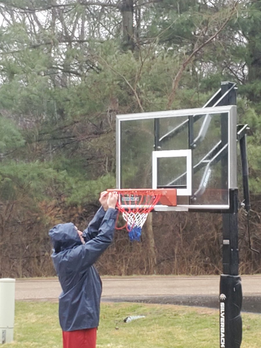 derekrenz's tweet photo. When #ballislife #netchange #whatrain https://t.co/spIpKUCY6K