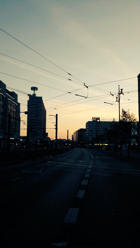 LuDunkel_TH's tweet photo. #14 Berlin 🇩🇪, 21/04/2018
In my dream city with @_ifollowrivers 💕
Goodbye #DreamMachineTour , it was a blast 💥 https://t.co/BLNijR7bsb