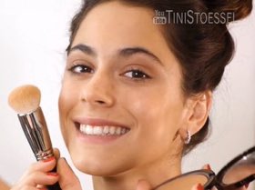 Tstoesselno's tweet photo. After 3 years will she post a make up tutorial @TiniStoessel #TiniMakeUpTutorial💋💄💅🏼❤️ https://t.co/SbEj9lNJOv