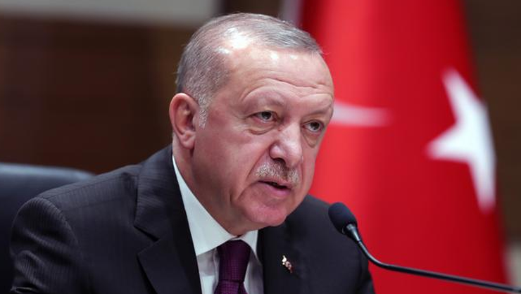 Erdoğan'ın #Koronavirüs salgını önlem paketi, halk sağlığını değil; patronları korumaya yönelik maddelerden oluşmakta. Halka adeta "siz kendi başınızın çaresine bakın, biz patronları kurtaracağız" deniliyor. 

AKP iktidarı bir halk sağlığı sorunudur.