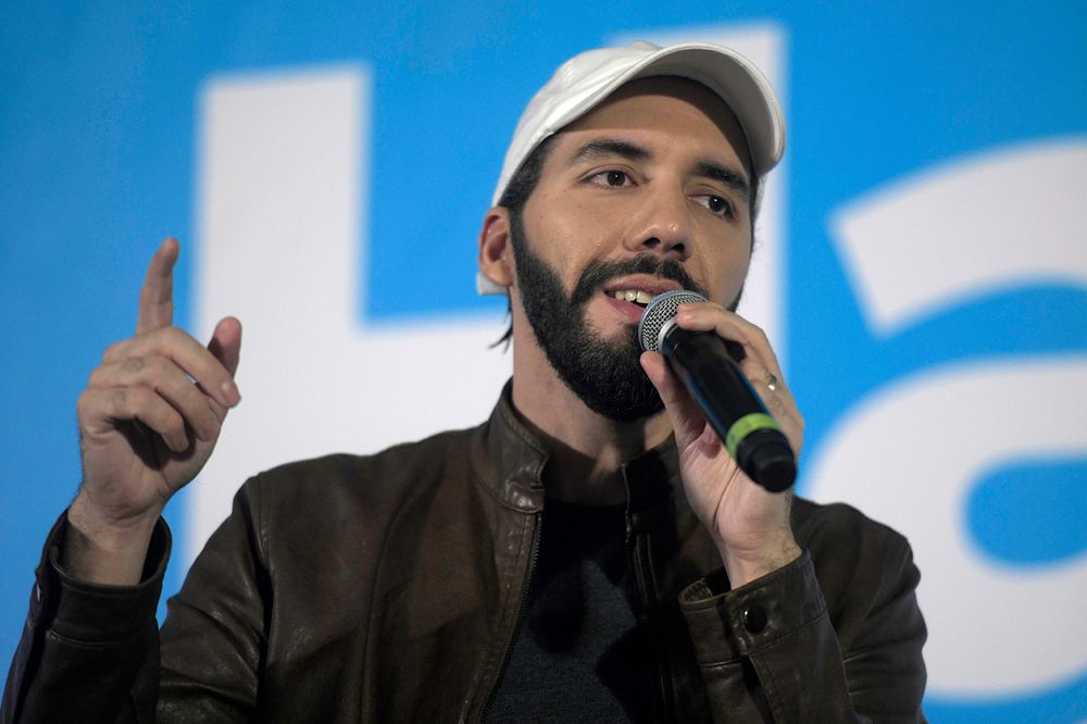 dejoselapiz's tweet photo. El ratero @nayibbukele se robó 30 Millones de Dólares que generosamente #Mexico le donó a través del #ProgramaNayarit para ayudar a sus #Salvatruchas ..Por eso está ladrando como perro! Mal agradecido! https://t.co/7fF3ZHOFHJ