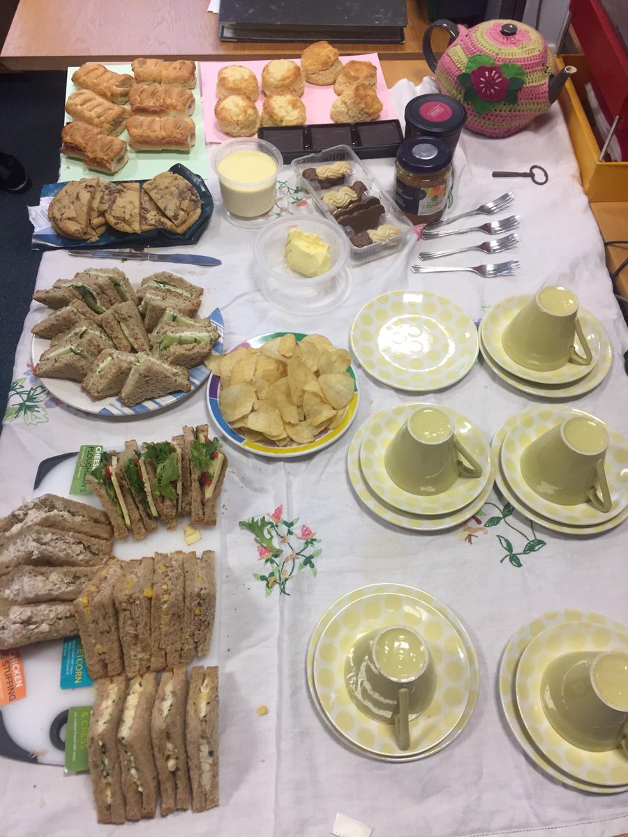 ESHTdietitians's tweet photo. @NHweek #SwallowingAwarenessDay &amp; #globalteaparty
Supporting our SLT colleagues today, promoting when to refer to SLT+right information.
Our inpatients have been offered afternoon tea as part global tea party 
@ESHTNHS @ESHT_OOH @Smith8Anita #NHWeek2020 #Nutrition #Hydration https://t.co/54VxYwyIbM