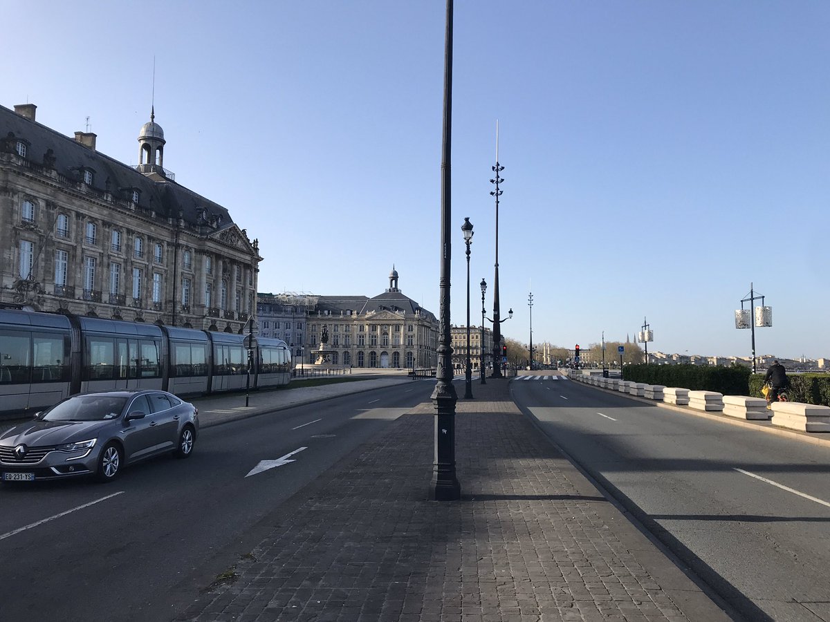 Some buses  and tramways  are driving, very empty, people veeeeeery far away from each other In a tramway  I counted 4 passengers plus the driver.Capacity is 300 persons  – at  Place de la Bourse