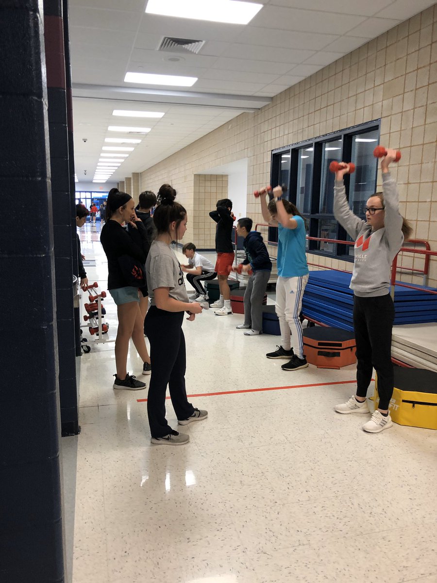FMSEaglesPE's tweet photo. Nifty 550 fitness challenge.. congrats to our 7th and 8th graders who finished with the fastest times! #wsdlearns #eagepride https://t.co/Yr7XaVqk4Y