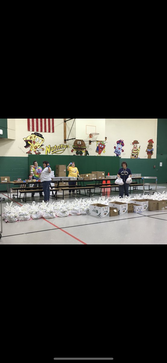 wetzelcs's tweet photo. Thank you to our cooks who are working extremely hard preparing the bagged breakfast and lunch meals that will be delivered to students at the bus stops starting tomorrow. We appreciate you! #forthekids #WCSstrong #WetzelPride #prepare #nutrition https://t.co/BFXApJmCSG