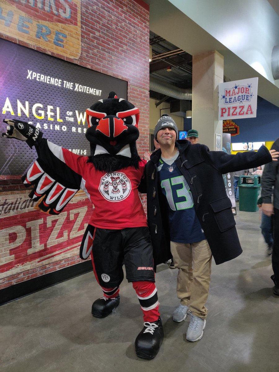 BirdWwfha's tweet photo. @The13thSeahawk @Comic_Con Tough times my friend. @BirdWwfha sends big hugs your way! Someday soon we’ll be out and about again and mugging for the camera. #StaySafe https://t.co/Lr7uaTxizf