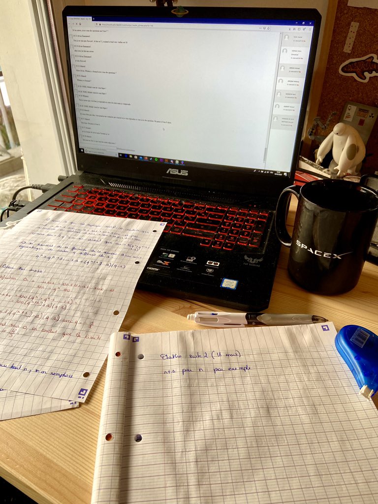 SpaceExplorerW's tweet image. Les cours de maths en direct de la base Martienne ! #Confinement #MissionSpatiale