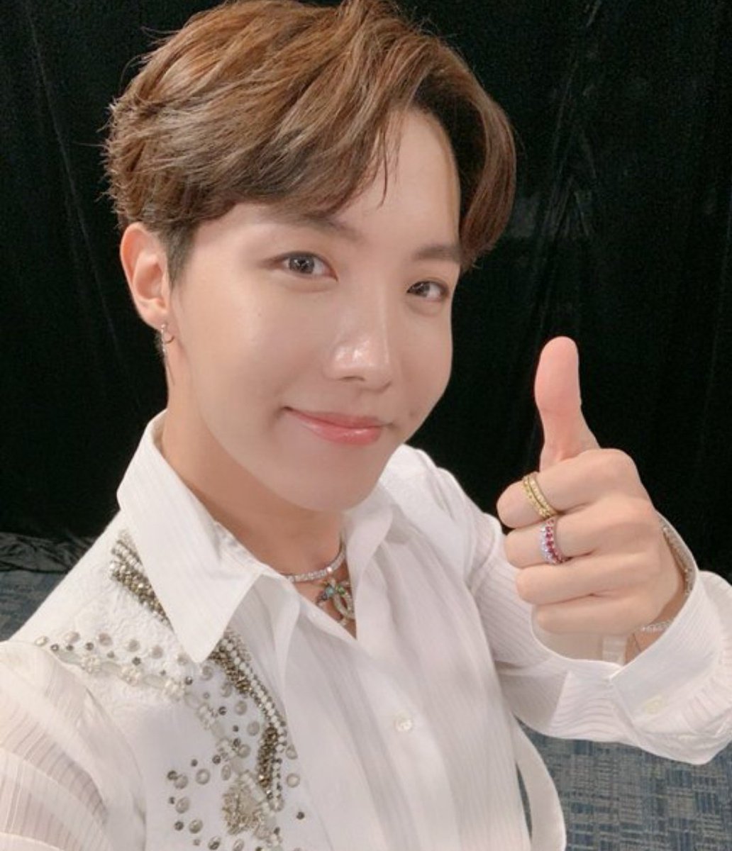 chucklesbts's tweet photo. no one:

hobi taking a selca: 🙂👍 https://t.co/CGqBAIUG6b