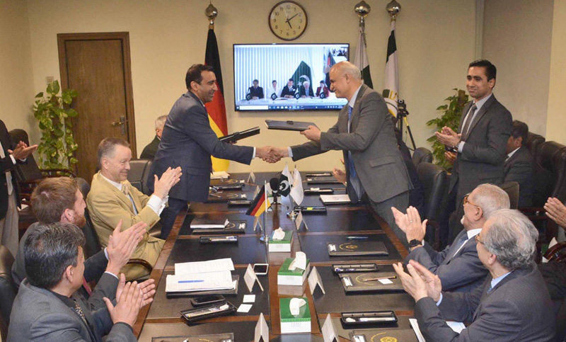 POWERGROUPMUC's tweet photo. “We don’t talk, we act!”
Combining Pakistani and German strengths to boost local medical infrastructure and research
 #LifeFundEquityInvest  #NUMS #SiemensHealthCare #POWERGROUP #ItsADeal Newsletter - https://t.co/ybQoDi0C7T https://t.co/xhheLu2Gvr