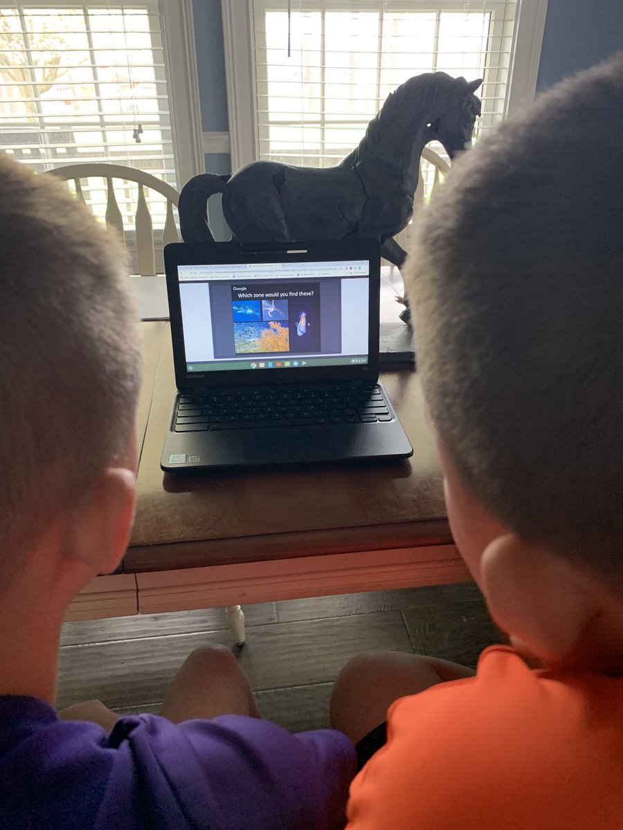 emchargue1's tweet photo. Participating in #SuperChargedScience with @aurora_lipper for our Science lesson. @CPSredhounds #MyNTIKy https://t.co/QYViswx95a