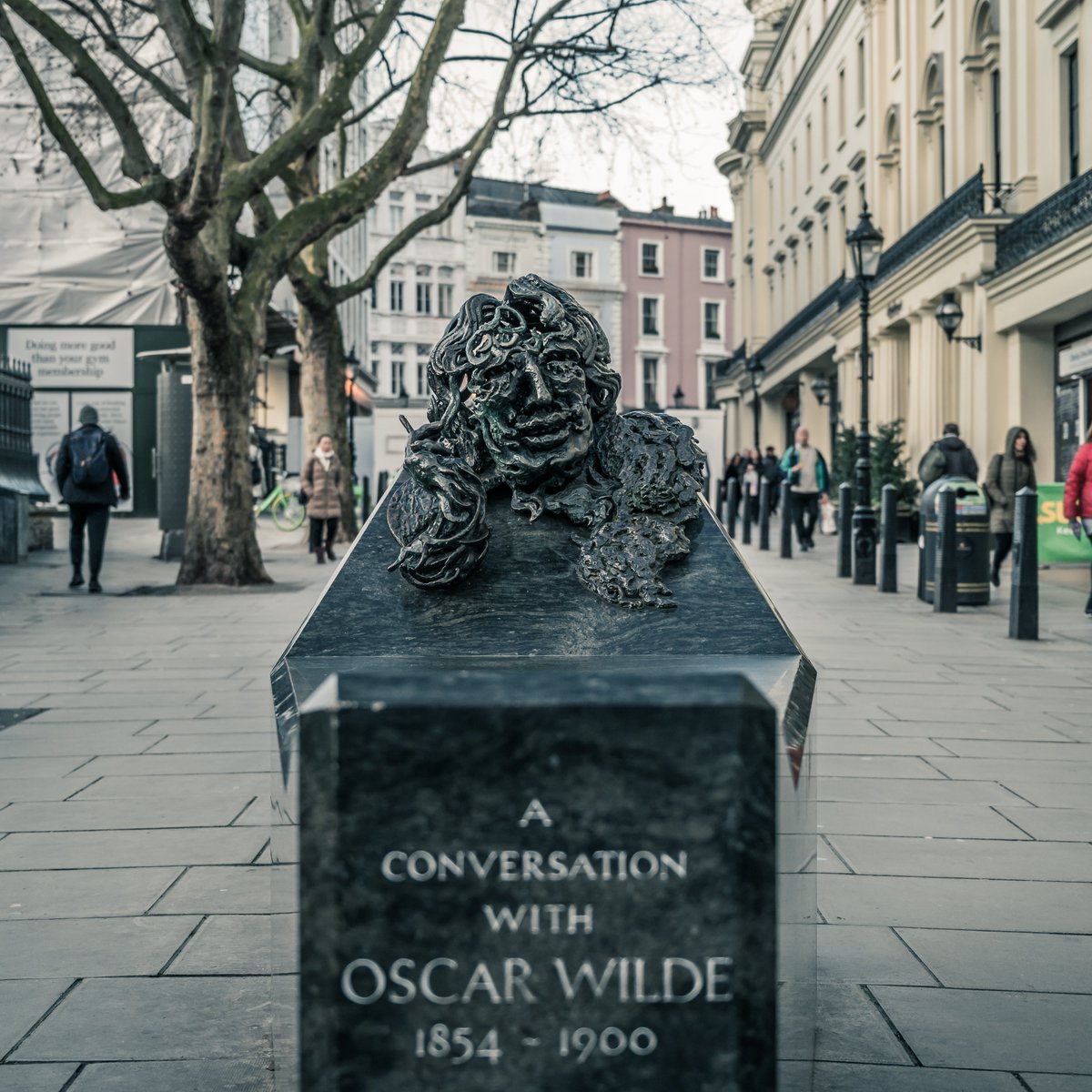 [THREAD]  #PictureOfTheDay 18th March 2020: Oscar Wilde  #photooftheday  https://sw1a0aa.pics/2020/03/18/oscar-wilde/