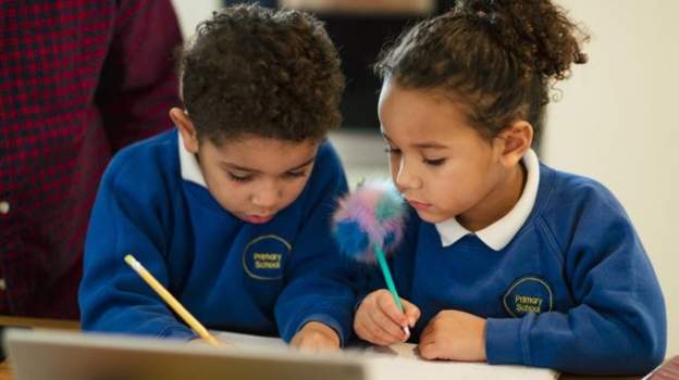 Schools in England are to shut from Friday until further notice - education secretary: bbc.in/2J9ldVr