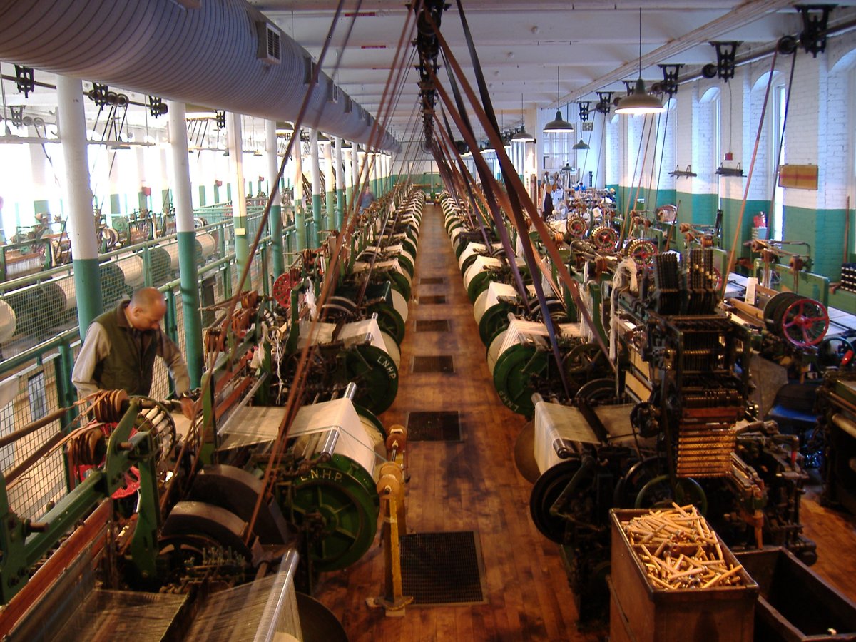 Since we are unable to share in-person learning with you at this time, <a href="/TsongasIHC/">Tsongas IHC</a> staff will share online resources to continue the learning. Learn "How a Loom Works" in this video made with staff from <a href="/LowellNPS/">Lowell National Historical Park</a> and students from <a href="/DigMediaFAHSS/">UMass Lowell Digital Media</a>:
youtube.com/watch?v=zlIGGT…