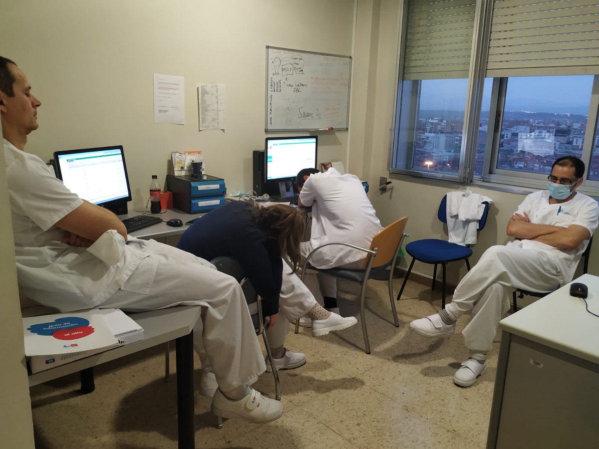NachoBernardino's tweet photo. 0750 am despues de abrir 4 plantas enteras nuevas en el #hospitallapaz  y 24 h ininterrumpidas de trabajo derrotados equipo de guardia infecciosas-interna GRACIAS @ArsMarta @AngelRoblesMarh @JuanHerrero_med https://t.co/ceEAf5uCny