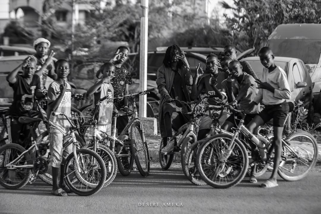 KeitaMally's tweet photo. Quand je suis dans mon élément 😎
C’est @DsireMariano qui a 📸 ...
#Maralinkéslam
#streetphotography
#slammode https://t.co/m3iBWdT71Y