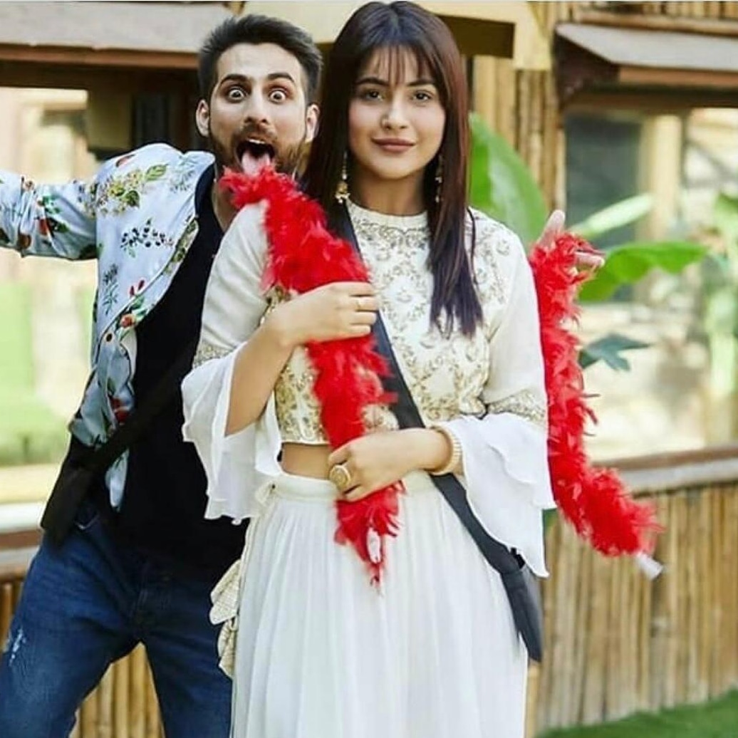 mayurvermaa's tweet photo. Such a  beautiful picture it is ❤❤

Aap sabhi ka kya opinion hai is picture ko lekar ? 😍 Kaise lagi aap sabhi ko ye picture ?

#MayurNaaz
#MayurVerma
#ShehnaazGill
#MujhseShaadiKaroge
#ColorsTV
#VootApp 
#EndemolShineIndia https://t.co/CPTmUtvExC