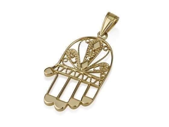 IsraelCatalog's tweet image. This lovely and unique Hamsa necklace is decorated with intricate filigree work by Ben Jewelry. The design is a natural hand shape made of 14k yellow gold.

israel-catalog.com/israeli-jewelr…
.
.
#14k #necklace #gold #handshaped #israel #israeli #jewelry 
#design #natural #art #freeshipping