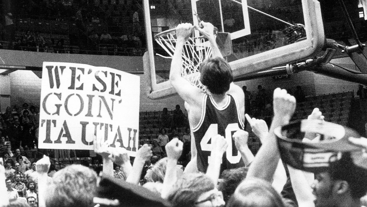 pennathletics's tweet photo. #OTD in 1979 @PennBasketball clinched a Final Four berth with a 64-62 win over St. Johnโs in Greensboro, N.C.
โ๏ธhttps://t.co/xhpVzyjYqc https://t.co/YoDd0kgPxx
