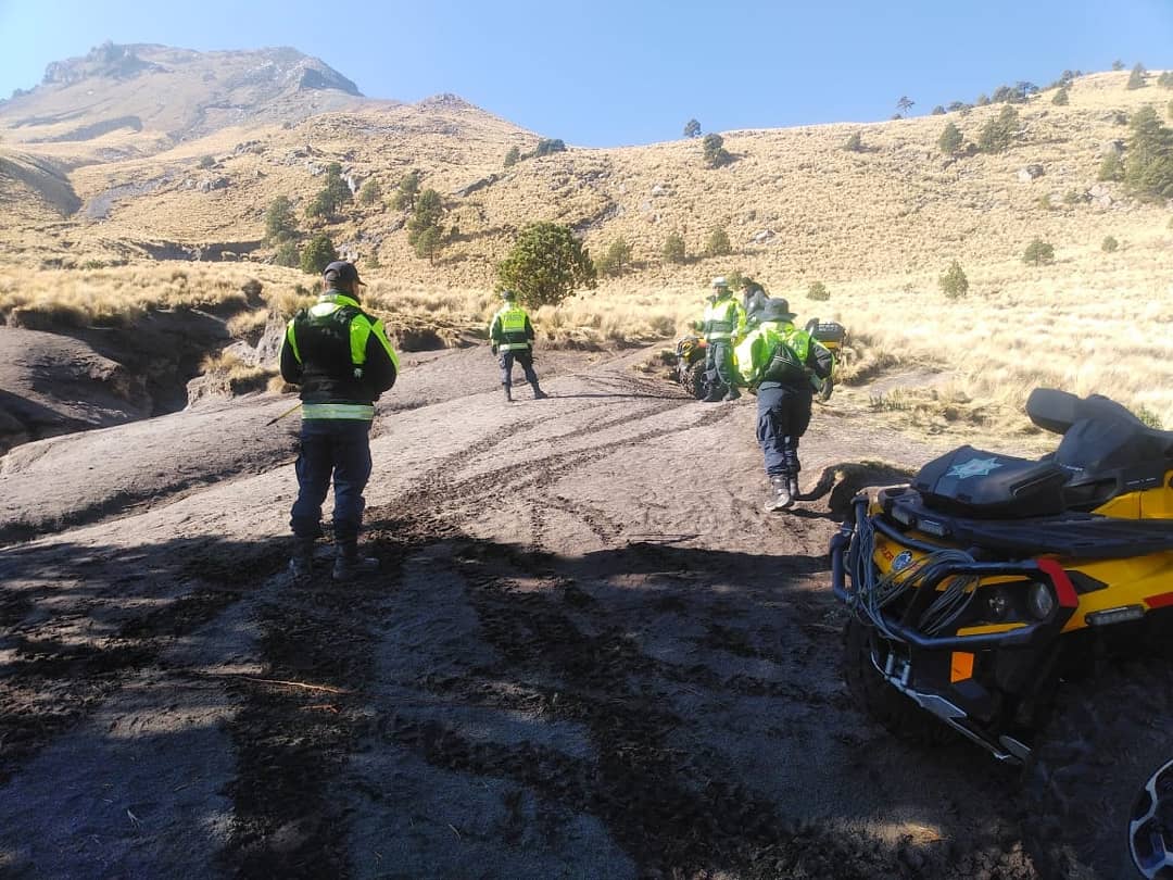 PoliciaSsc's tweet photo. La Policía de Montaña de la #SSCTLX implemento el día de hoy un operativo de búsqueda para coadyuvar en la localización de una persona  de nacionalidad extranjera extraviada en el Parque Nacional La Malinche (PNM).
#PorUnTlaxcalaSeguro
#CrecerJuntos2020
#Tlaxcala https://t.co/fogFRvLcEC