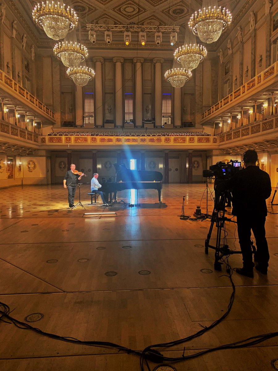 HopeViolin's tweet image. Going livestream now from @konzerthaus Berlin for @rbbKultur 
youtu.be/iPH6otc-4wk 
#socialdistancing