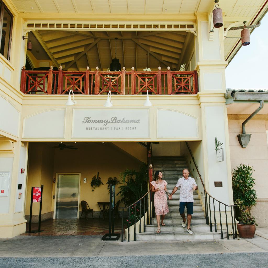 ResidencesHI's tweet photo. The Shops at Mauna Lani are the best place to go for exclusive retail experiences, local events, and more! #makeourdestinationyours

#beach #vacay #wanderlust #beautifuldestinations #travelgram #hawaii #gohawaii https://t.co/vsQZKrlTmk