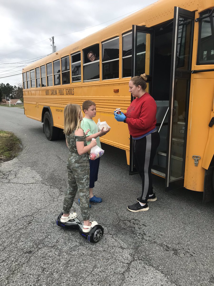 DCS proud of our staff delivering breakfast and lunch today! <a href="/emilylipe66/">Emily Lipe, Ed.D.</a> <a href="/DeanaColey/">Deana Coley</a> <a href="/dcsnc/">@DCSNC</a>