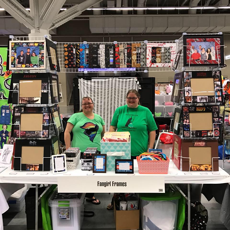 FANEXPOHQ's tweet photo. ⭐ST LOUIS⭐ Wizard World's Featured Artist Fangirl Frames will be coming to #WizardWorldSTL in June!

If you are looking for that special frame to go with a photo-op with your favorite celeb, then be sure to stop by the Fangirl Frames booth! https://t.co/pFLQVg9dEF