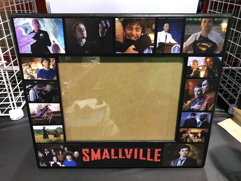 FANEXPOHQ's tweet photo. ⭐ST LOUIS⭐ Wizard World's Featured Artist Fangirl Frames will be coming to #WizardWorldSTL in June!

If you are looking for that special frame to go with a photo-op with your favorite celeb, then be sure to stop by the Fangirl Frames booth! https://t.co/pFLQVg9dEF