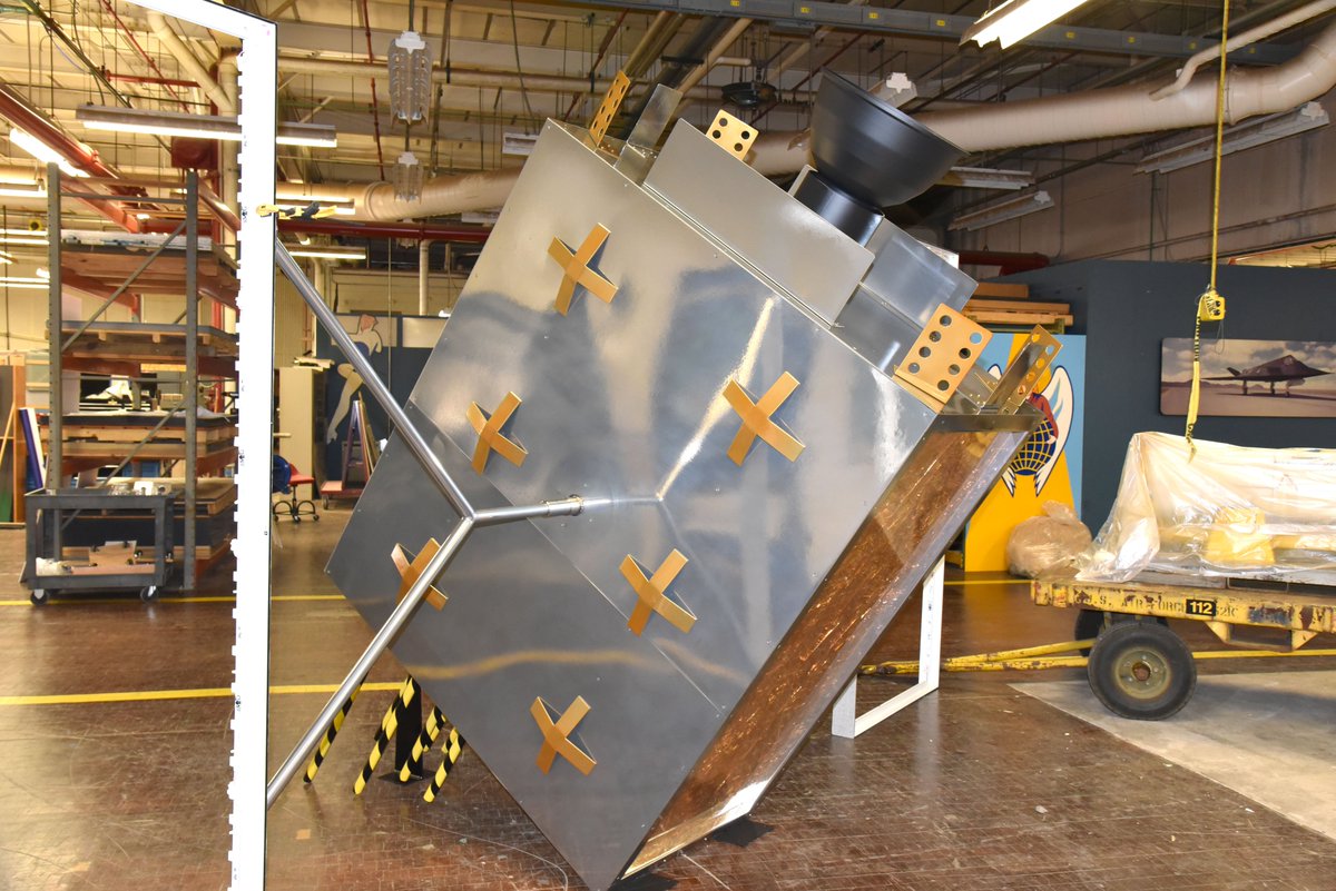 AFmuseum's tweet image. Museum exhibit crews are hard at work on the upcoming GPS exhibit installation. This will be on display in the Space Gallery in the fourth building. #spacegeek #GPS #GlobalPositioningSystem