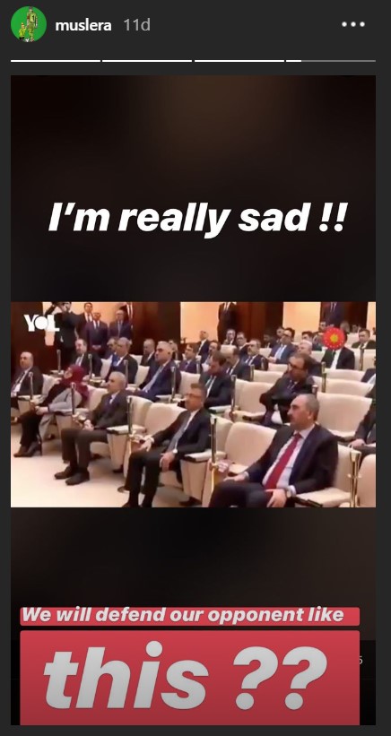 Fernando Muslera: "Gerçekten üzgünüm. Rakiplerimizi böyle mi savunacağız."  

Kendiniz birer metre aralıklarla oturuyorsunuz. Temaslı bi spor müsabakasını oynatmaya devam ediyorsunuz.. rezalet!