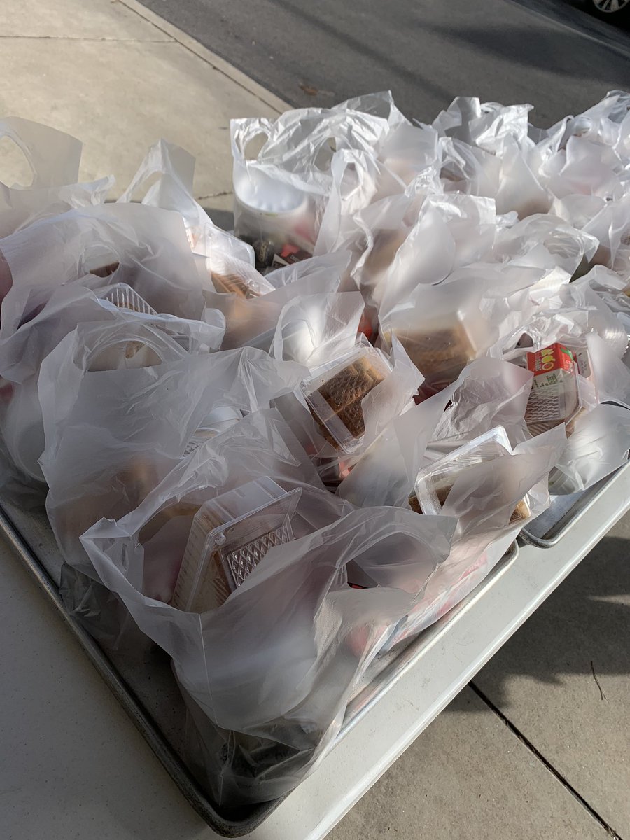 TNG_TeamKValmo's tweet photo. The Greensburg Salem lunch ladies are excited to serve our students! Come and see them and get your free nutritious breakfast and lunch all week! @GSSDLions 💛🤎🦁 https://t.co/OUKoiowk0I