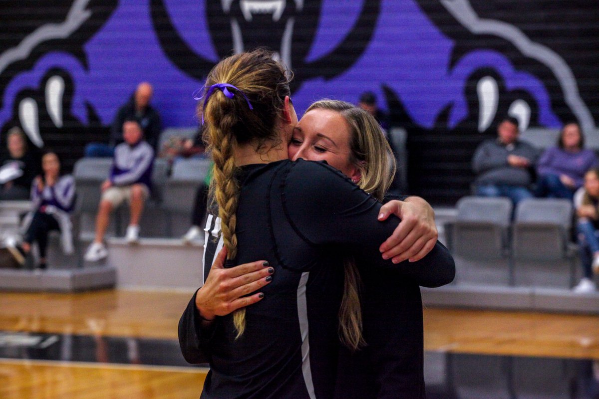 ucavball's tweet photo. Wishing a 𝘽𝙄𝙂 HBD to our Associate Head Coach Marissa Collins ‼️🎉

We're so thankful for all the time and effort you've poured into this program and couldn't be more thankful for your fun and loving spirit. 

We love you, Mar! 

#BearClawsUp🐻 https://t.co/74V4M0OjCW